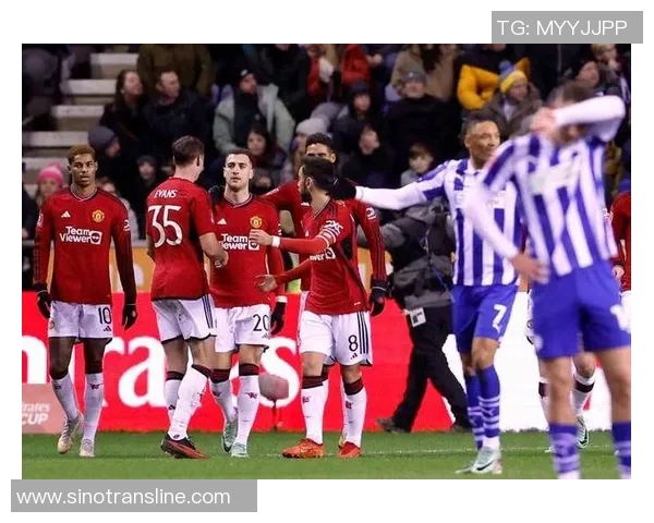 狼队与曼联激战正酣谁能在这场对决中笑到最后